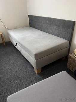 Postel s úložným prostorem