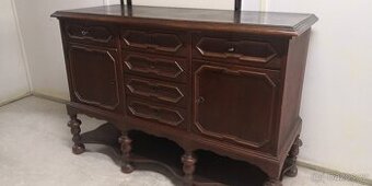 Masivní starožitná komoda s šuplíky