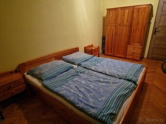 Nábytek z masivu (ložnice)