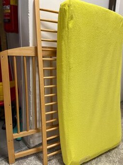 Dětská dřevěná postýlka