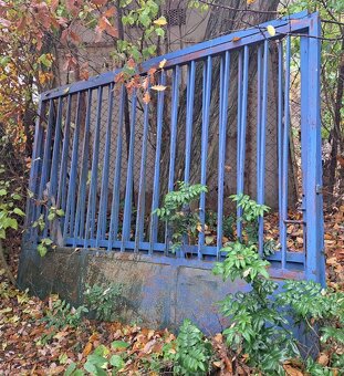 Prodám ocelovou 2-křídlou bránu