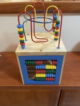 "MONTESSORI" interaktivní kostka/dřevěná hračka
