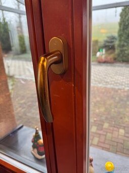 Okenní klika zlata - kovová