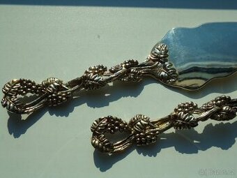 Krásná postříbřená sada desertní lopatka a kompotová lžíce