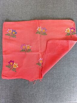 Nedokončený povlak na polštářek – ruční výšivka, lidový moti