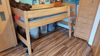 Vyvýšená postel, palanda