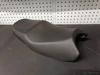 Suzuki Gsf 600 / 1200 od roku 2001 sedlo