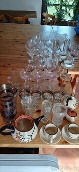 Sklo porcelán z pozustalosti