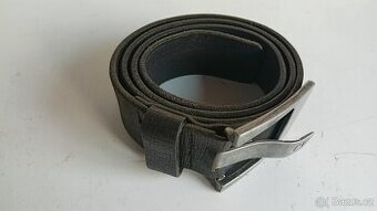 Kožený opasek Armani