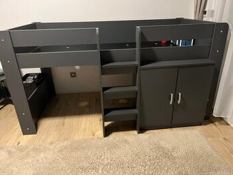 Dětská postel s nábytkem