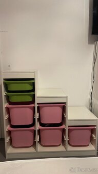 Úložná sestava krabicemi