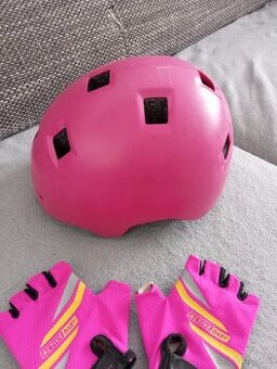 Helma na kolo, lyže,brusle a rukavice.