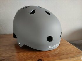 Spotovní helma