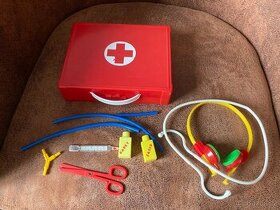 Retro hračka lékařský set, vyrobená v ČSSR