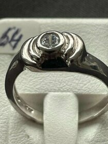 Stříbrný prsten s jedním zirkonem