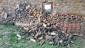 Suché třešňové dřevo na uzení