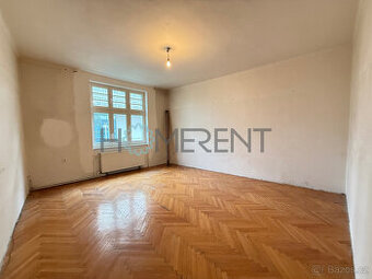 Prodej prostorného bytu 3+1 k rekonstrukci (124m2) v centru 