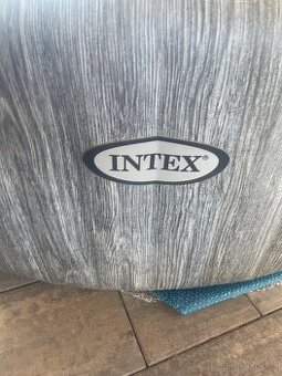 Virivka intex pro 6 lidi
