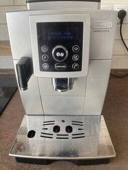 Funkční automatický kávovar Delonghi Cappuccino