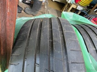 2x Letní pneu 235/40 R18