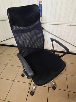 Kancelářská židle s prodyšným opěradlem