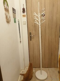 Kovový věšák 178 cm
