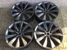 Tesla S sada disků