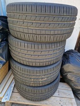 Pneu Hankook 275/35R22 - 1