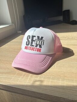 Kšiltovka sex instruktor