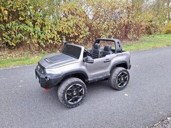 Dětské elektrické autíčko Toyota Hilux 4x4