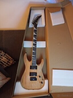 Prodám elektrickou kytaru Jackson Dinky natural
