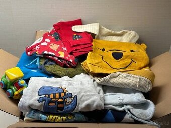 Balík oblečení na miminko