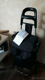 Černá taška na kolečkách