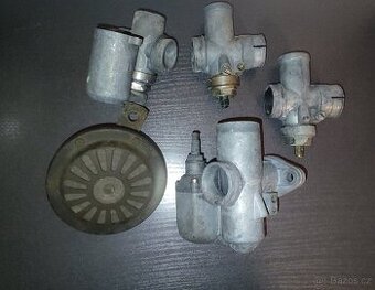 Karburátory z motorek Jawa