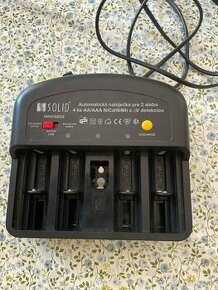 Nabíječka baterií Solid