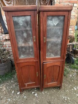 Starožitné dřevěné skříňky