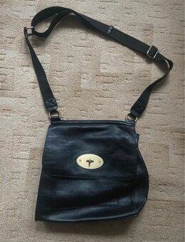 Černá kabelka přes rameno