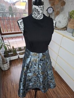 Dámské společenské šaty Orsay