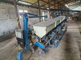 Secí stroj Kinze 3000 8 řádků