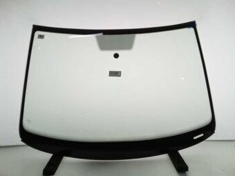 VW Polo čelní sklo