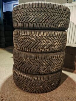 Vw Passat, Superb zánovní celoroční 215/55/17.