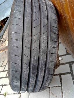 Letní pneu Bridgestone .