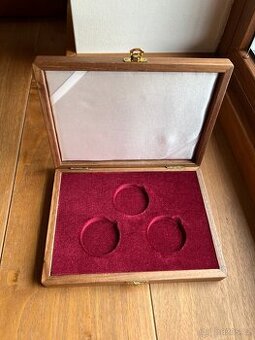 Dřevěná etue pro 3ks 10 000 Kč pamětních mincí ČNB