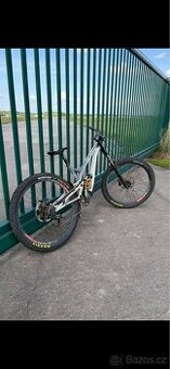 Prodám dh kolo commencal dh v4 supreme