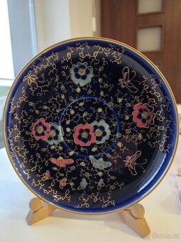 Starožitný talíř Zsolnay Pécs – motiv "Vadrózsa" s motýly