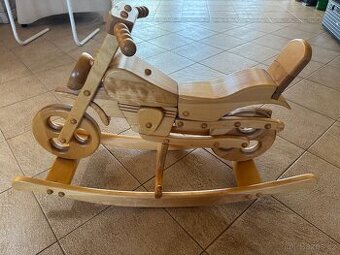 Dřevěná houpací motorka