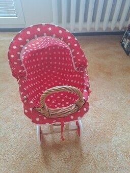 Proutěný kočárek pro panenky