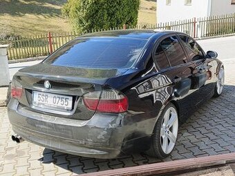 BMW E90 kufr