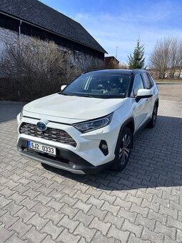 Toyota Rav 4 Hybrid plná výbava JBL, střešní okno tažné