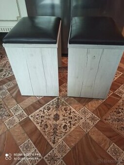 2xTaburety Lady s čalouněným sedákem.